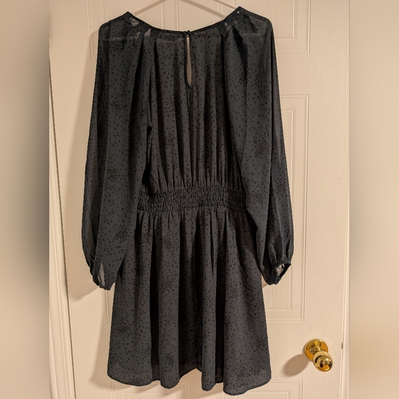 Reitmans balloon sleeves dress - Picture 3 of 3